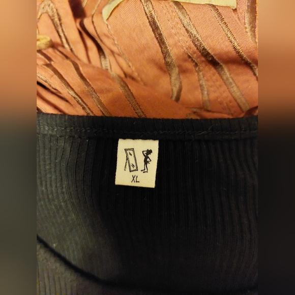 Fashion Brand Company Tencel Flower Top - Picture 2 of 3